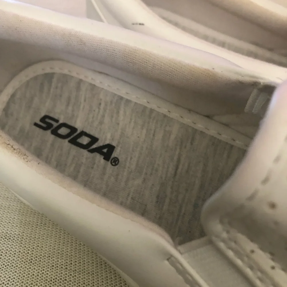 SODA all man tennis shoes